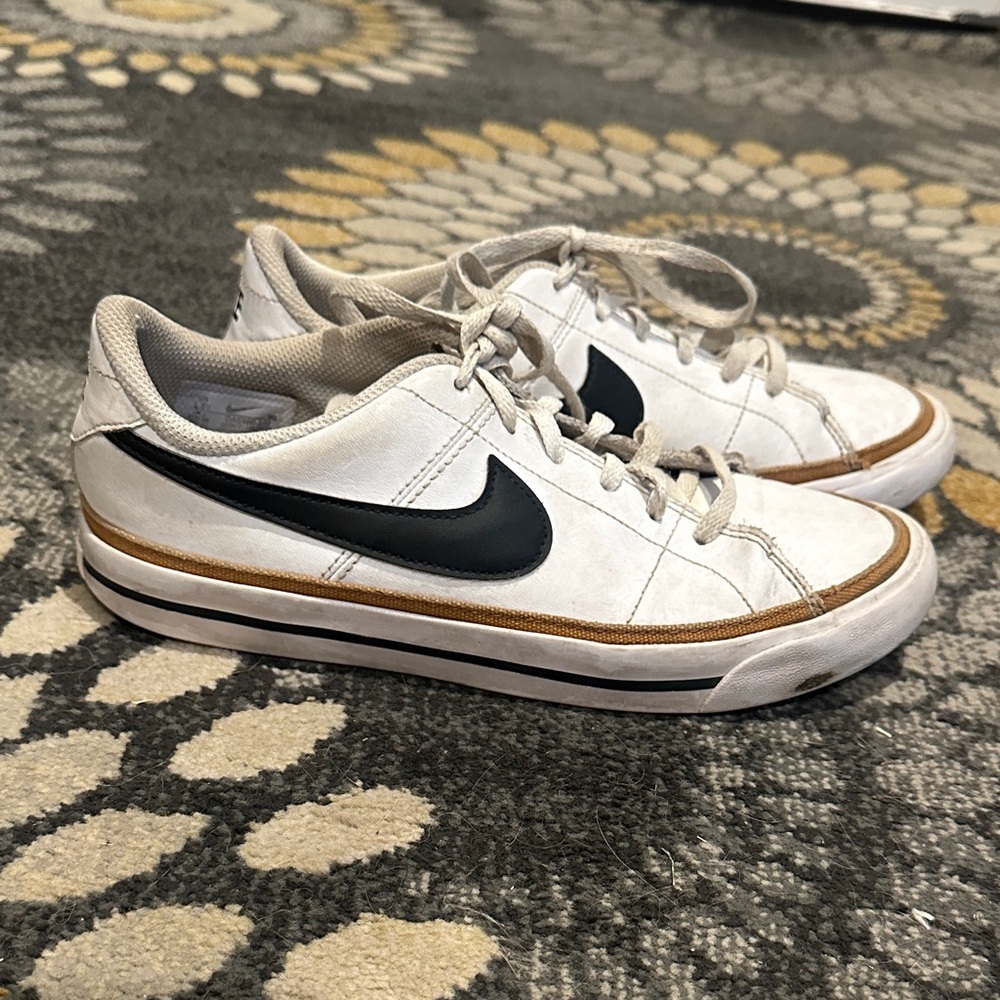 Nike Court Legacy